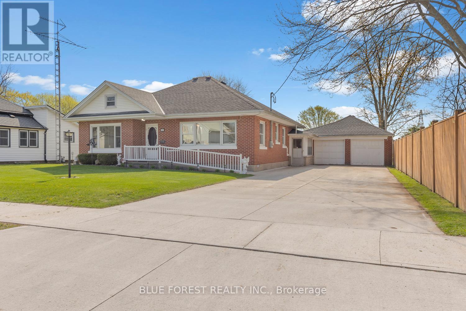 154 Chestnut Street, West Elgin, Ontario  N0L 2P0 - Photo 2 - X13046490