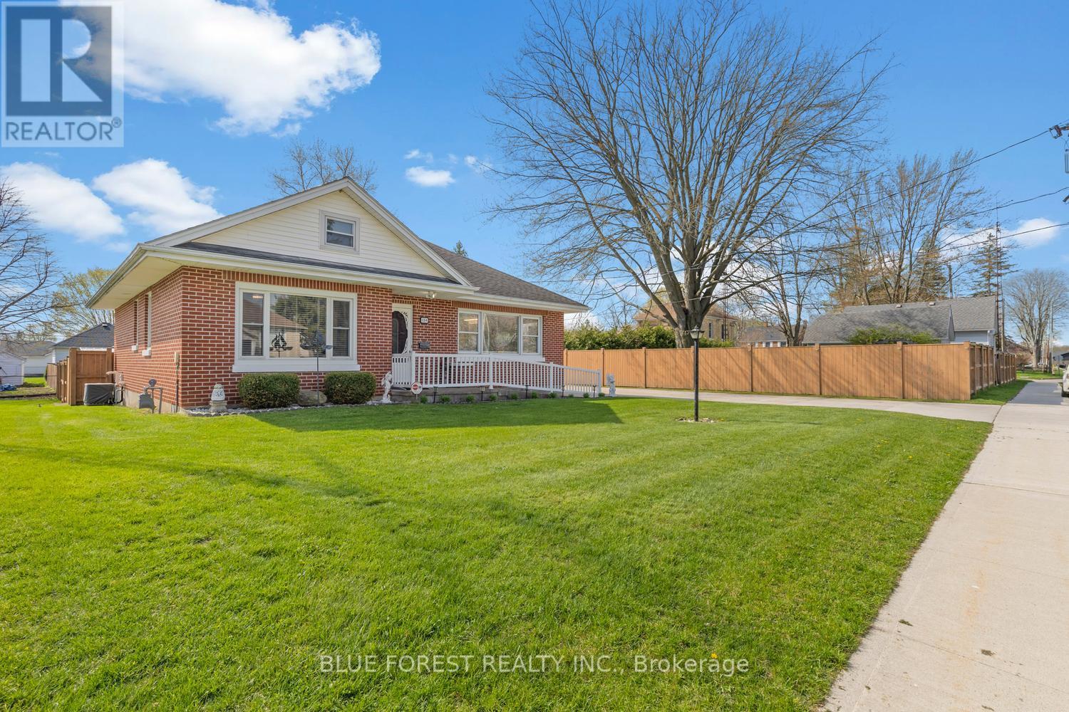 154 Chestnut Street, West Elgin, Ontario  N0L 2P0 - Photo 3 - X13046490