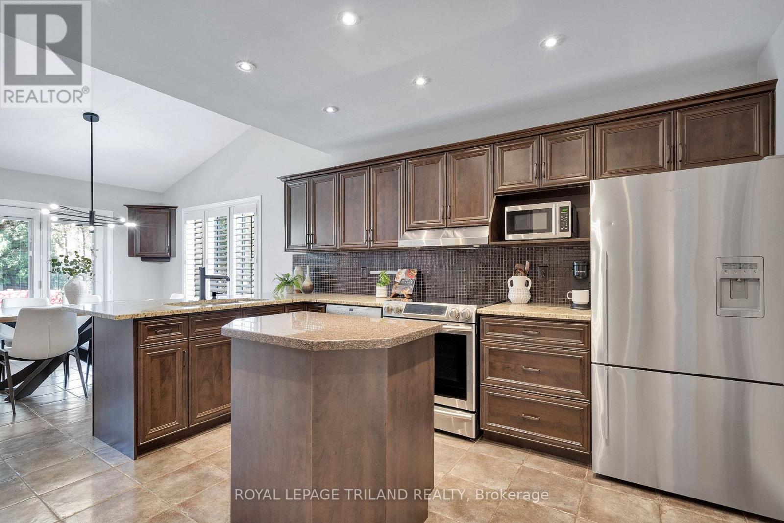 299 Ambleside Drive, London North, Ontario  N6G 4V7 - Photo 18 - X13046498