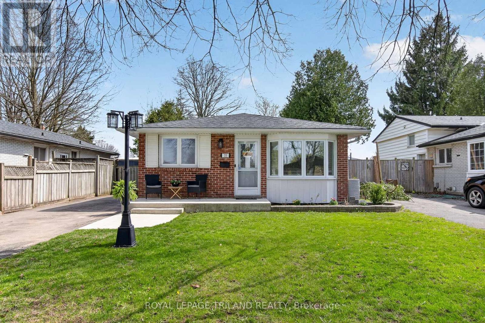 33 BUCHAN ROAD, London East, Ontario