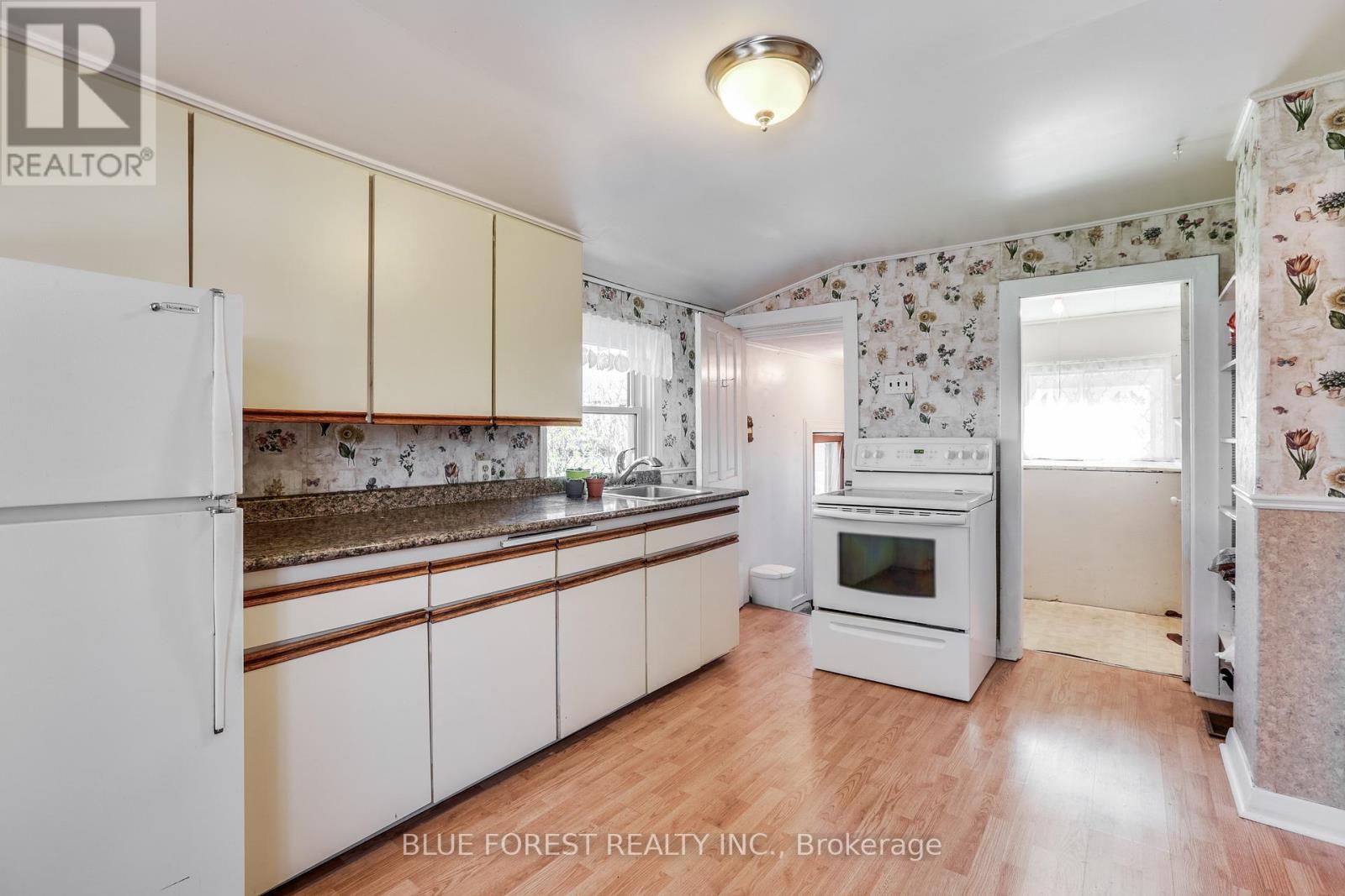 960 Hackett Street, London East, Ontario  N5Z 1M2 - Photo 2 - X13046536