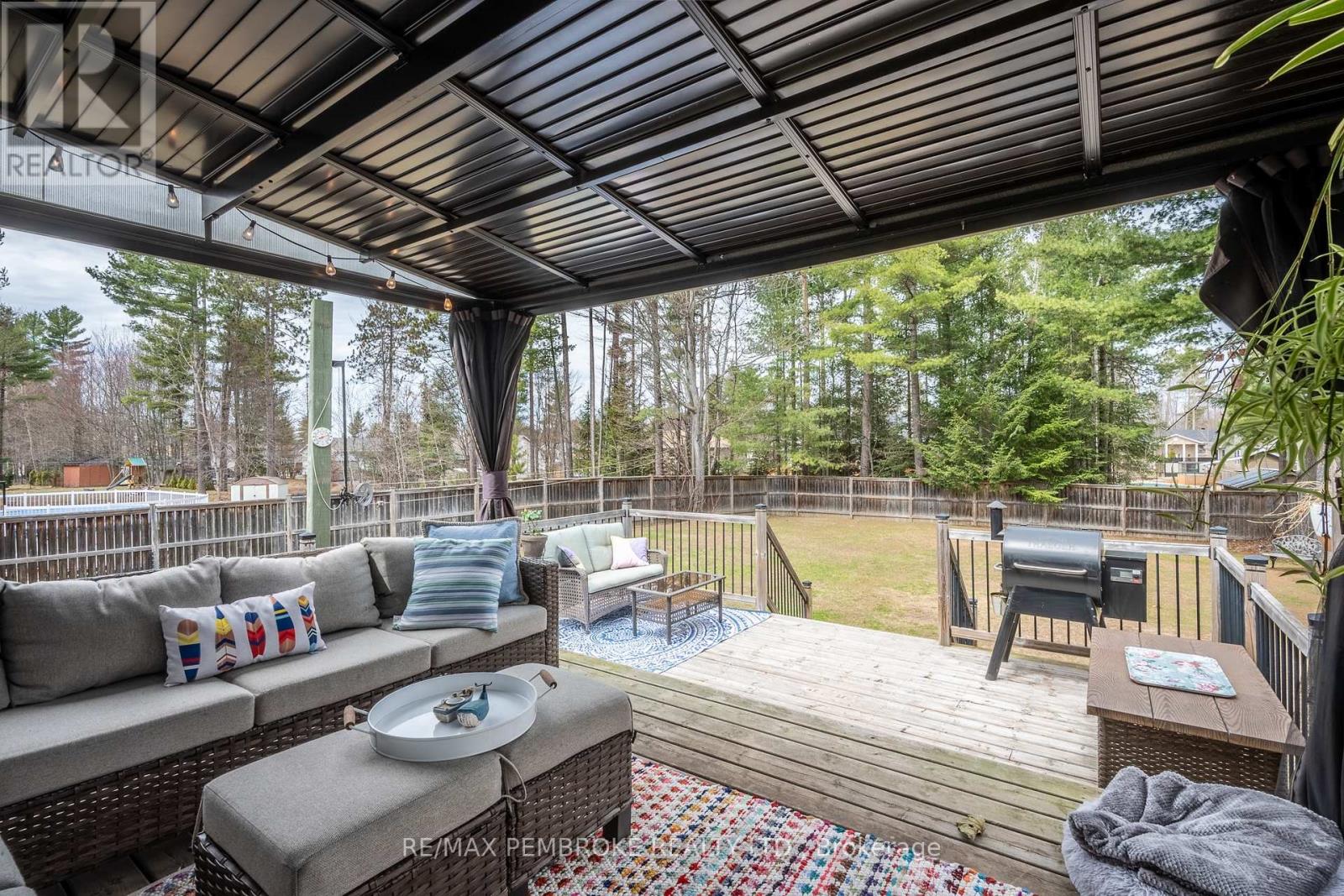 18 Cardinal Crescent, Petawawa, Ontario  K8H 3N9 - Photo 11 - X13046492