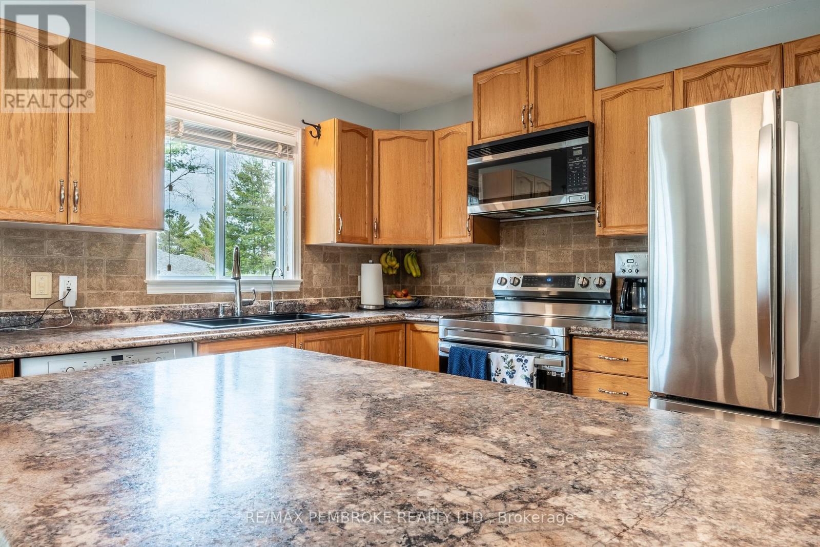 18 Cardinal Crescent, Petawawa, Ontario  K8H 3N9 - Photo 17 - X13046492