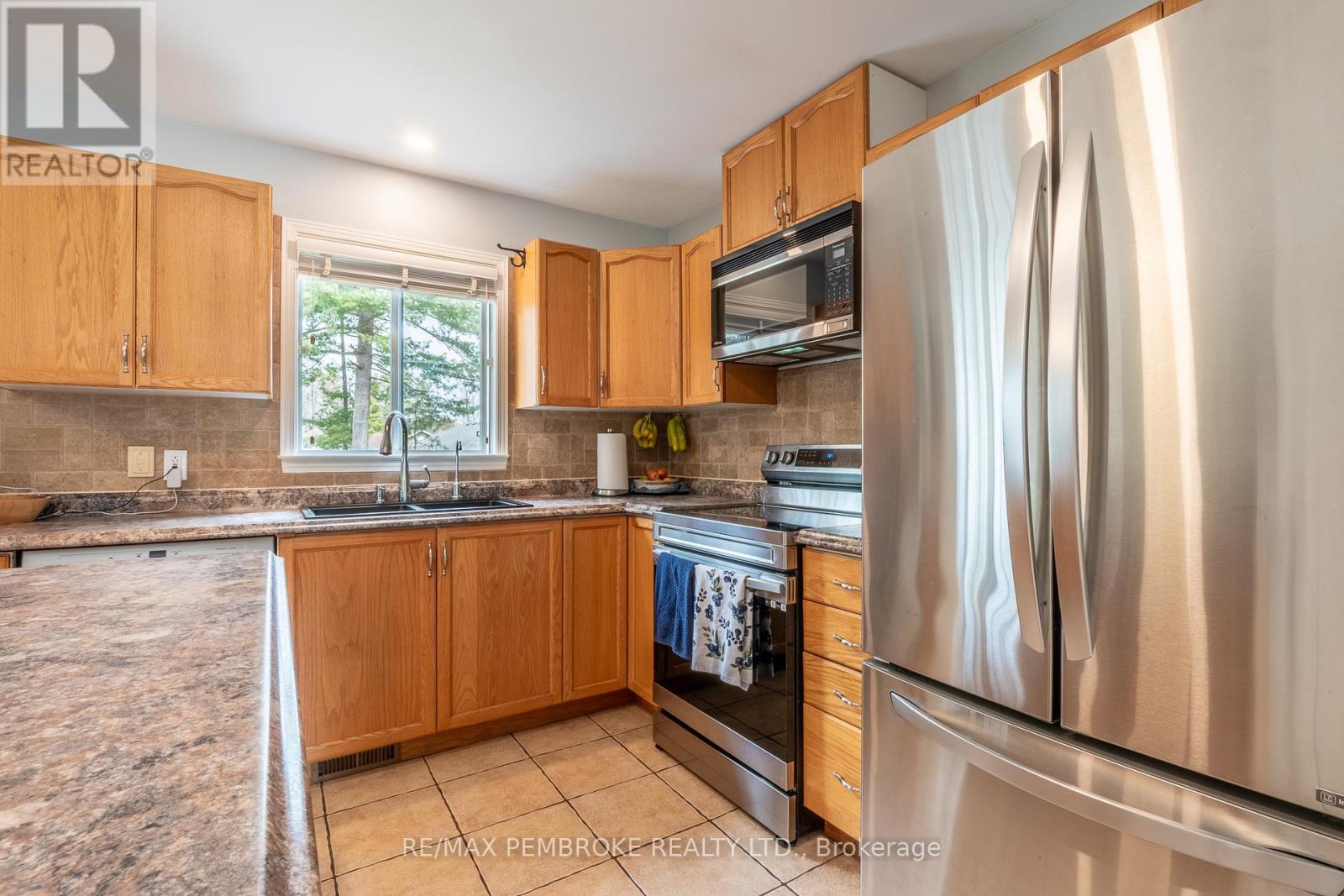 18 Cardinal Crescent, Petawawa, Ontario  K8H 3N9 - Photo 19 - X13046492