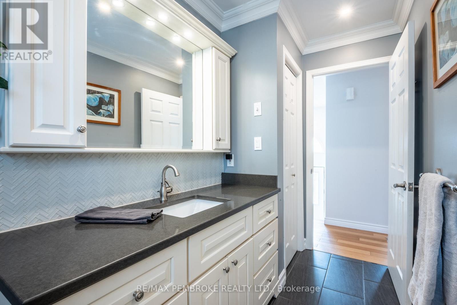 18 Cardinal Crescent, Petawawa, Ontario  K8H 3N9 - Photo 24 - X13046492