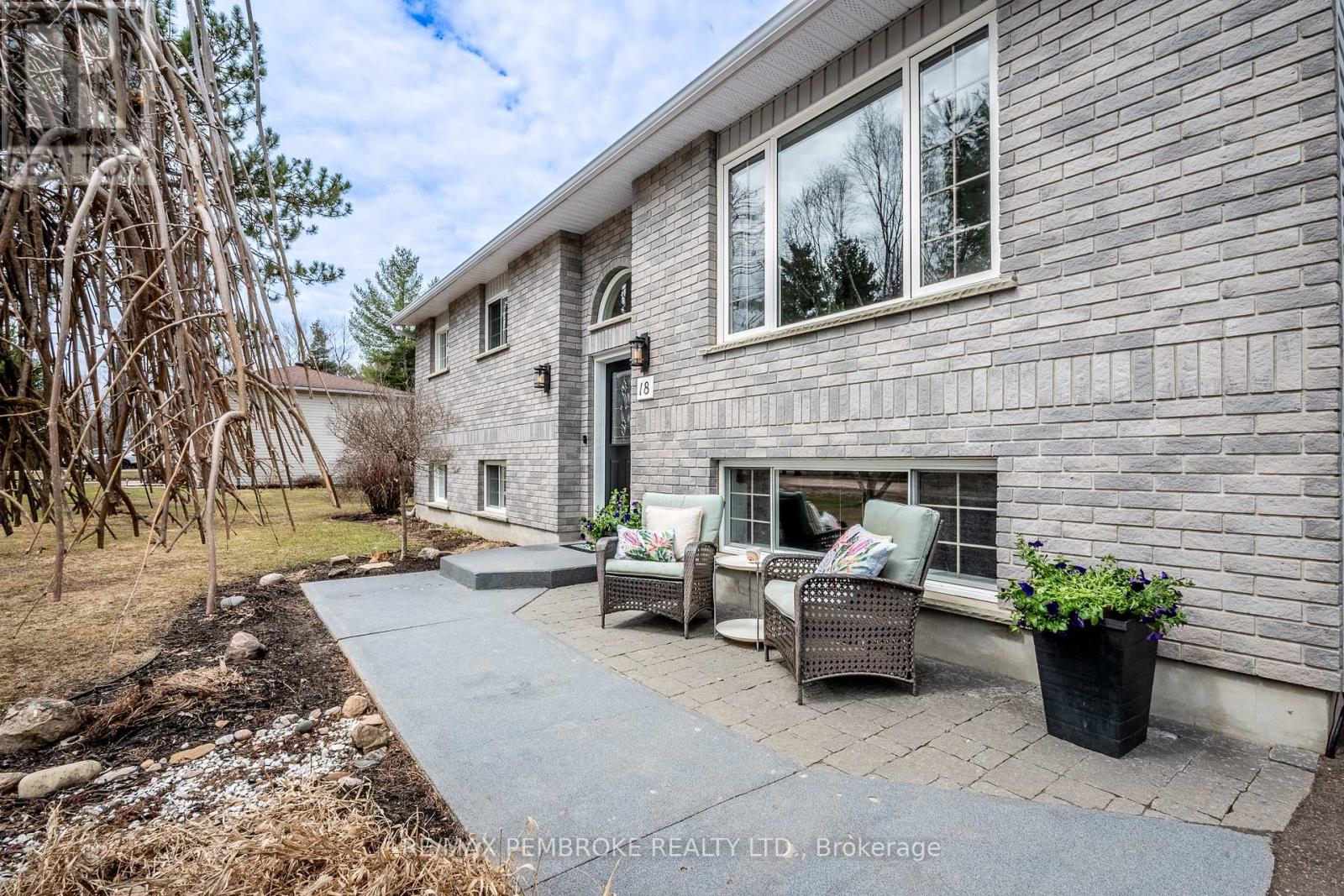 18 Cardinal Crescent, Petawawa, Ontario  K8H 3N9 - Photo 5 - X13046492