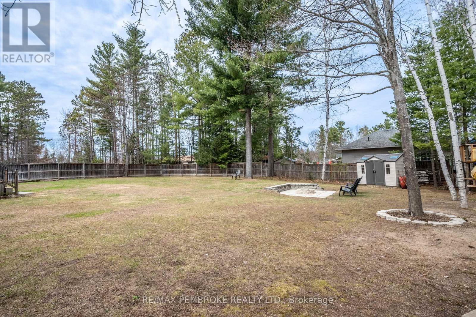 18 Cardinal Crescent, Petawawa, Ontario  K8H 3N9 - Photo 7 - X13046492