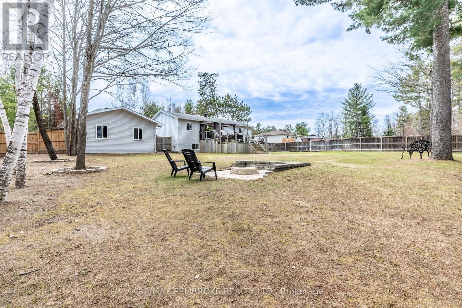 18 Cardinal Crescent, Petawawa, Ontario  K8H 3N9 - Photo 8 - X13046492