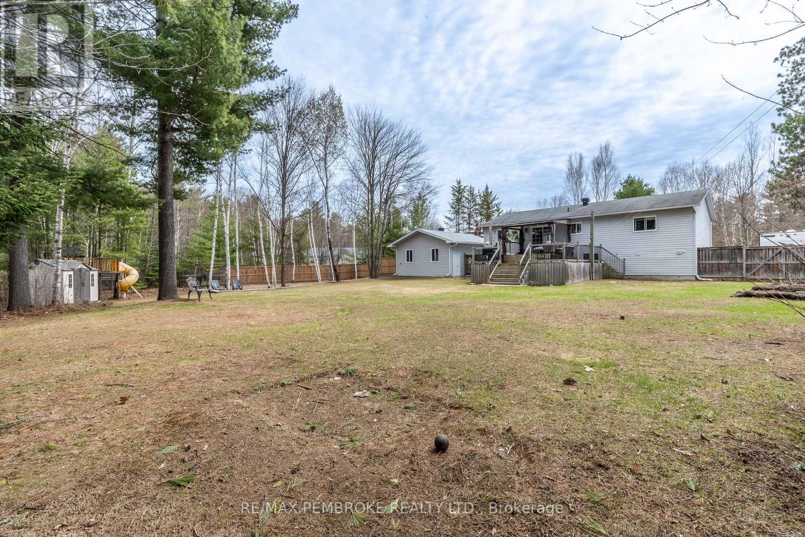 18 Cardinal Crescent, Petawawa, Ontario  K8H 3N9 - Photo 9 - X13046492