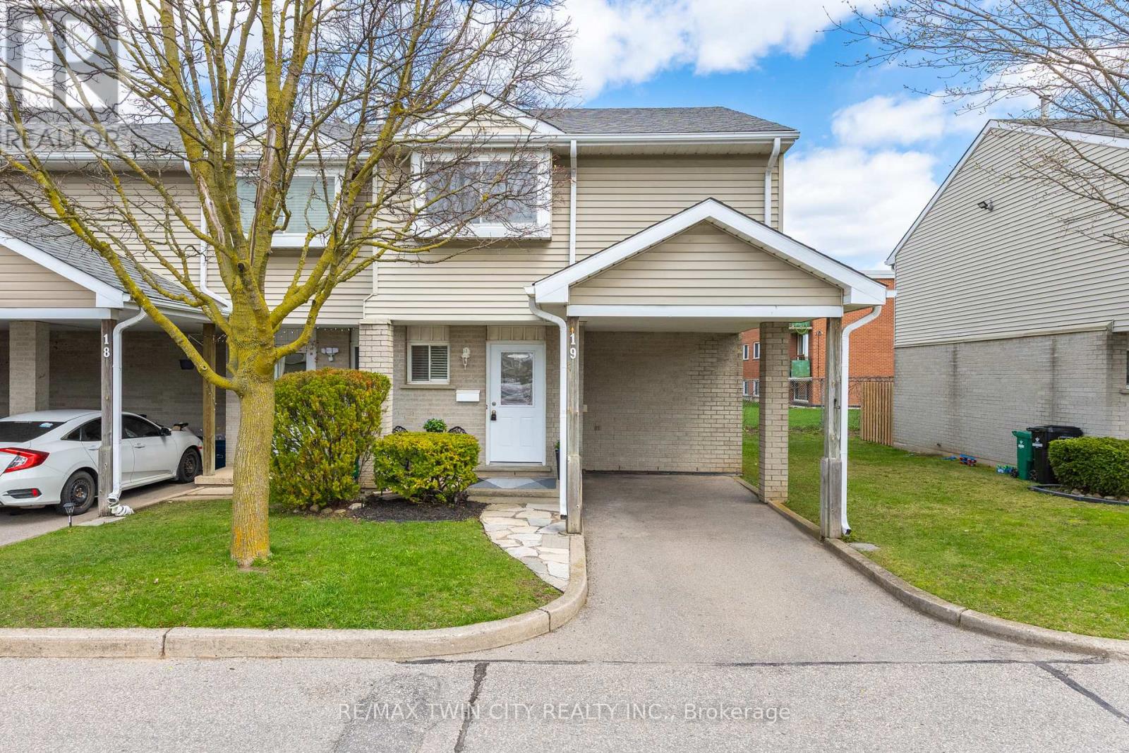125 Sekura Crescent, Cambridge, Ontario  N1R 8B4 - Photo 2 - X13046412