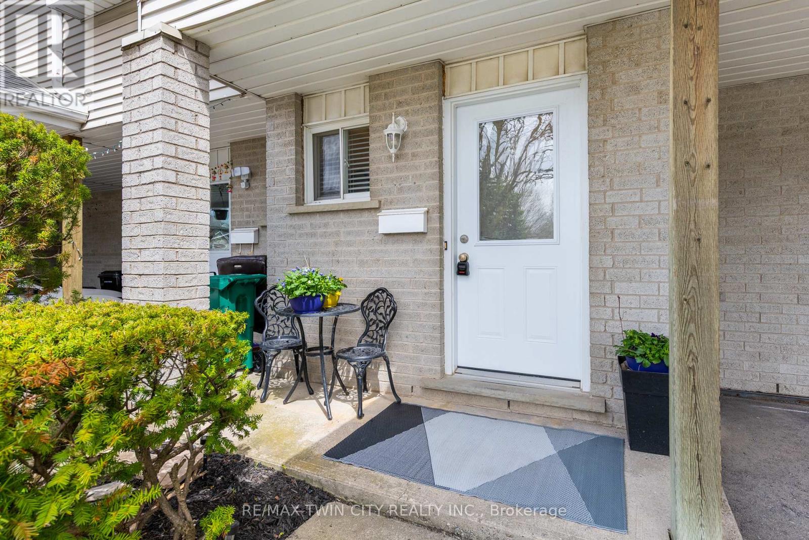 125 Sekura Crescent, Cambridge, Ontario  N1R 8B4 - Photo 3 - X13046412