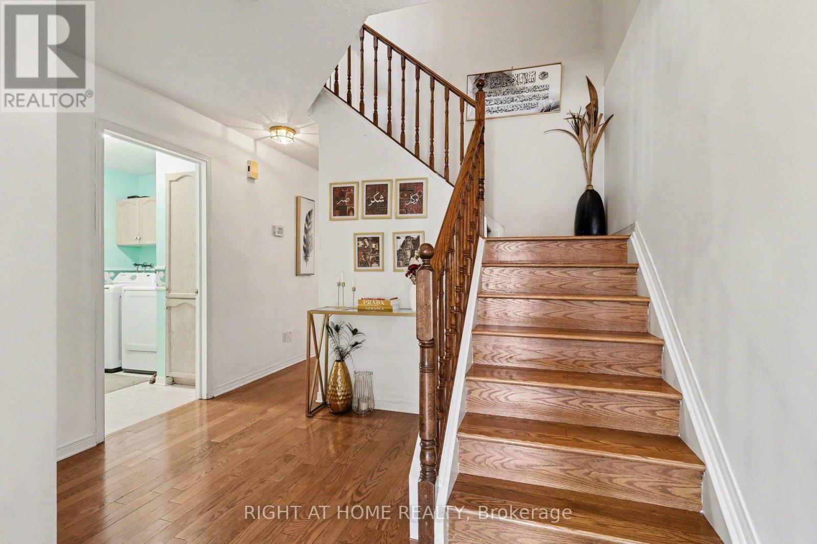 52 Scarlet Court, Ottawa, Ontario  K1T 3R5 - Photo 3 - X13046480