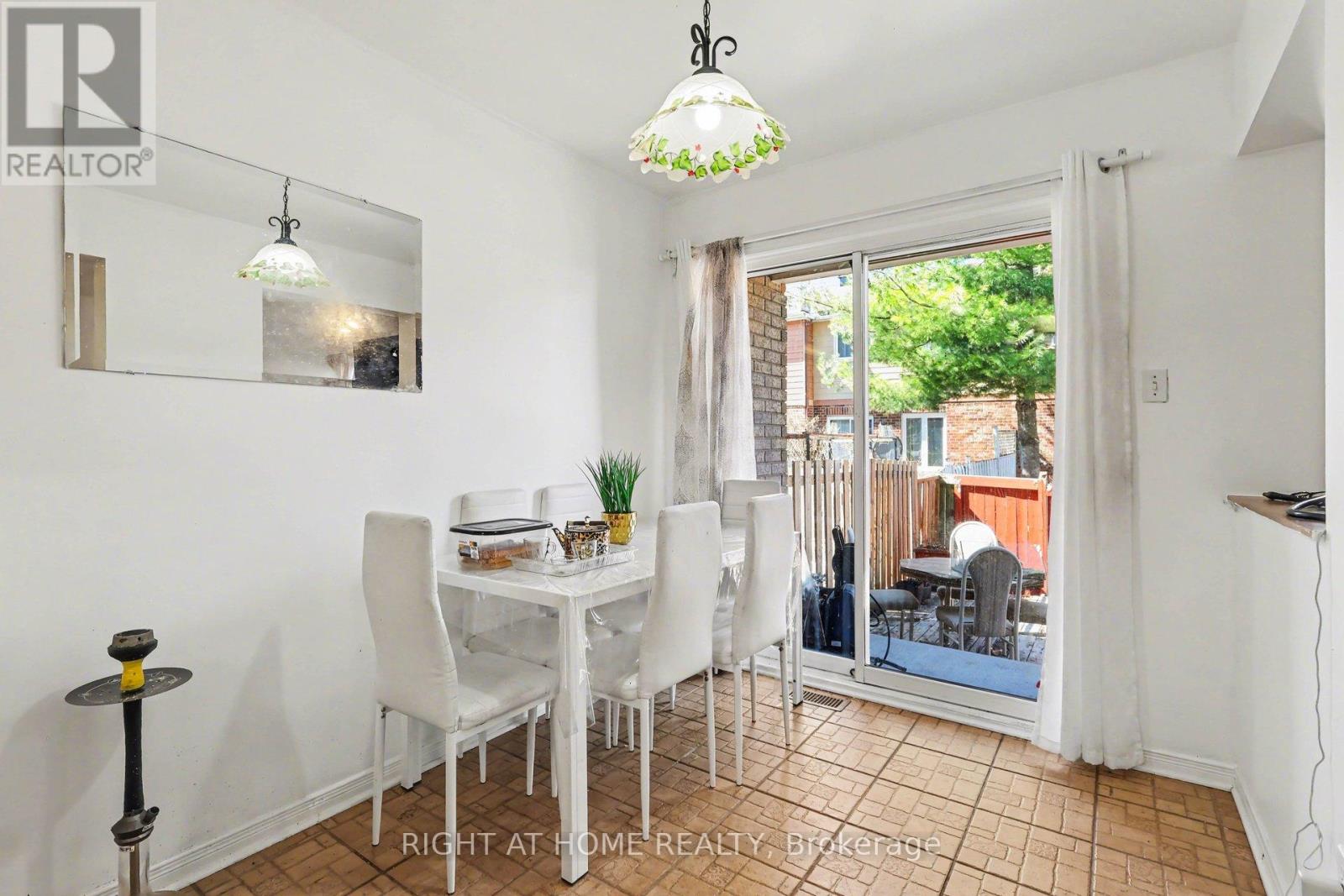 52 Scarlet Court, Ottawa, Ontario  K1T 3R5 - Photo 7 - X13046480