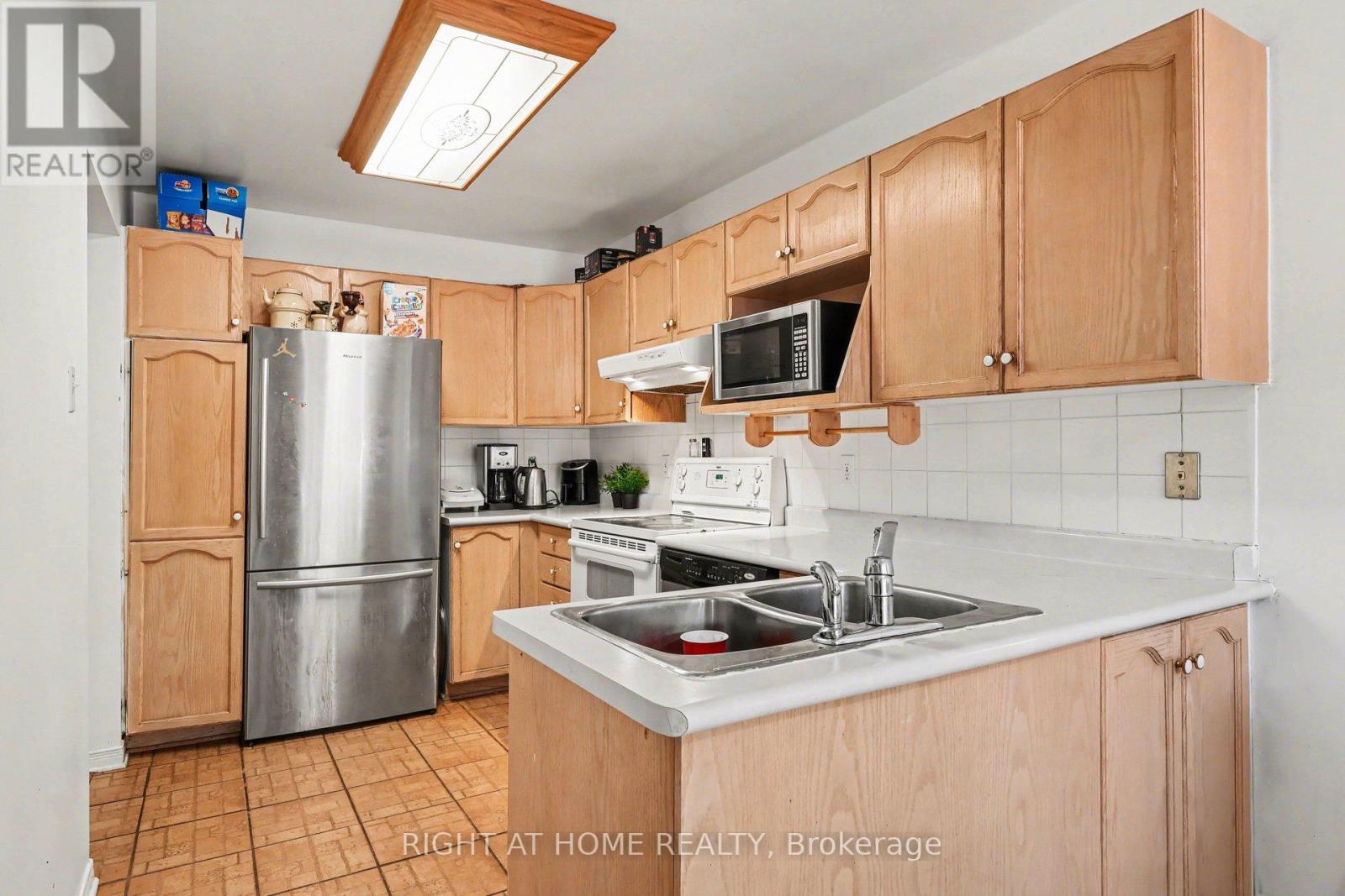 52 Scarlet Court, Ottawa, Ontario  K1T 3R5 - Photo 8 - X13046480