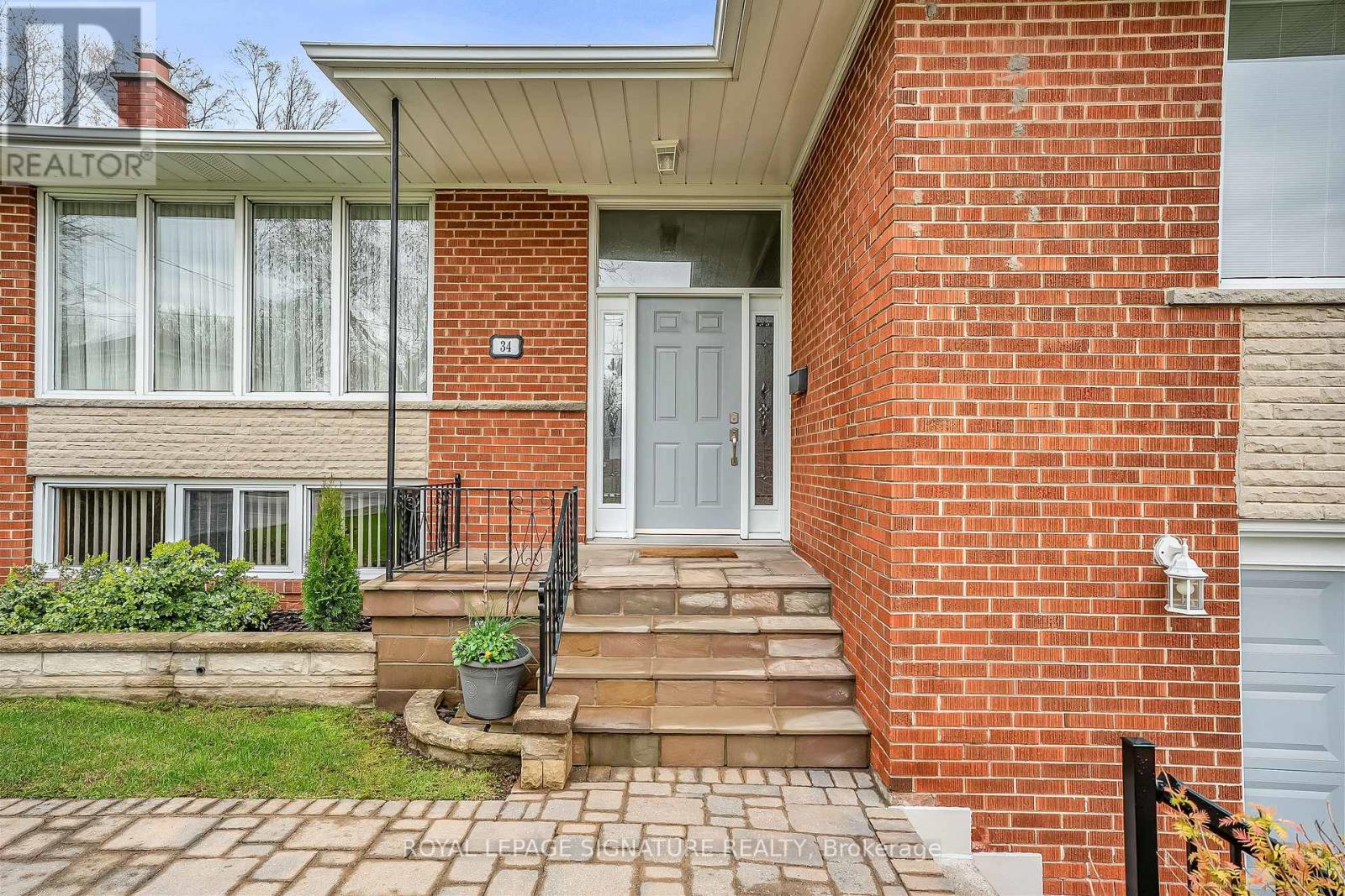 34 Tufton Crescent, Toronto, Ontario  M4A 2E3 - Photo 2 - C13046482