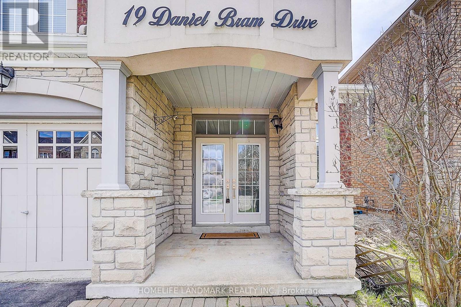 19 Daniel Bram Drive, Vaughan, Ontario  L6A 0L4 - Photo 2 - N13046546