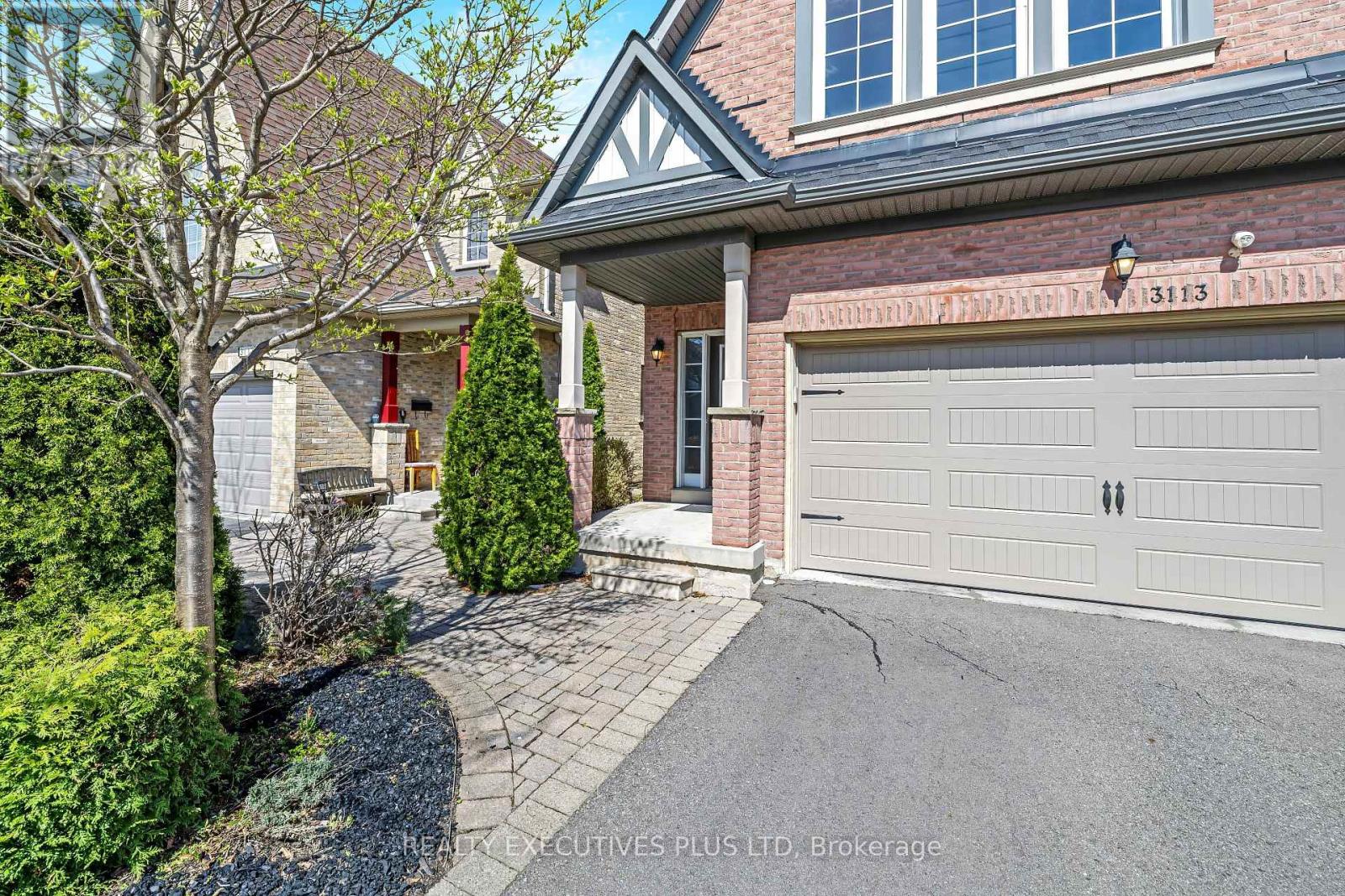 3113 Owls Foot Drive, Mississauga, Ontario  L5M 6T8 - Photo 3 - W13046478