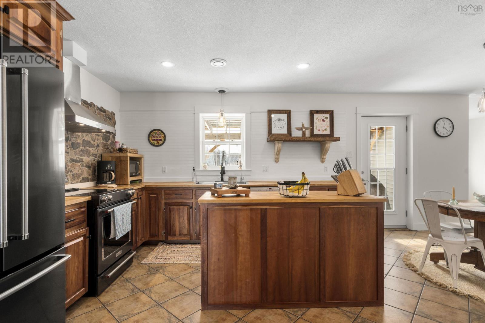 10928 Highway 1, Paradise, Nova Scotia  B0S 1M0 - Photo 8 - 202528199