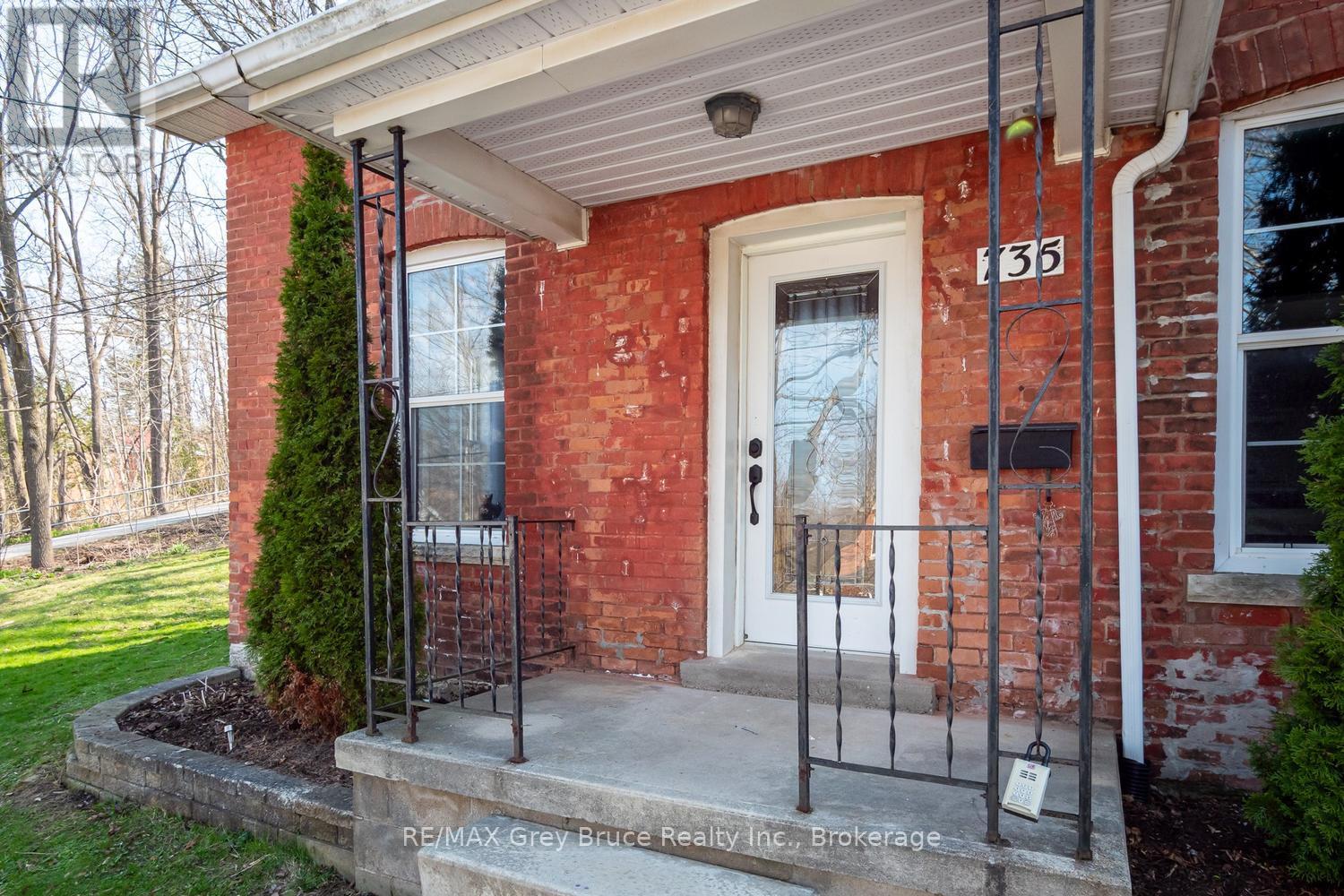 735 5th Avenue E, Owen Sound, Ontario  N4K 2R7 - Photo 2 - X13046584