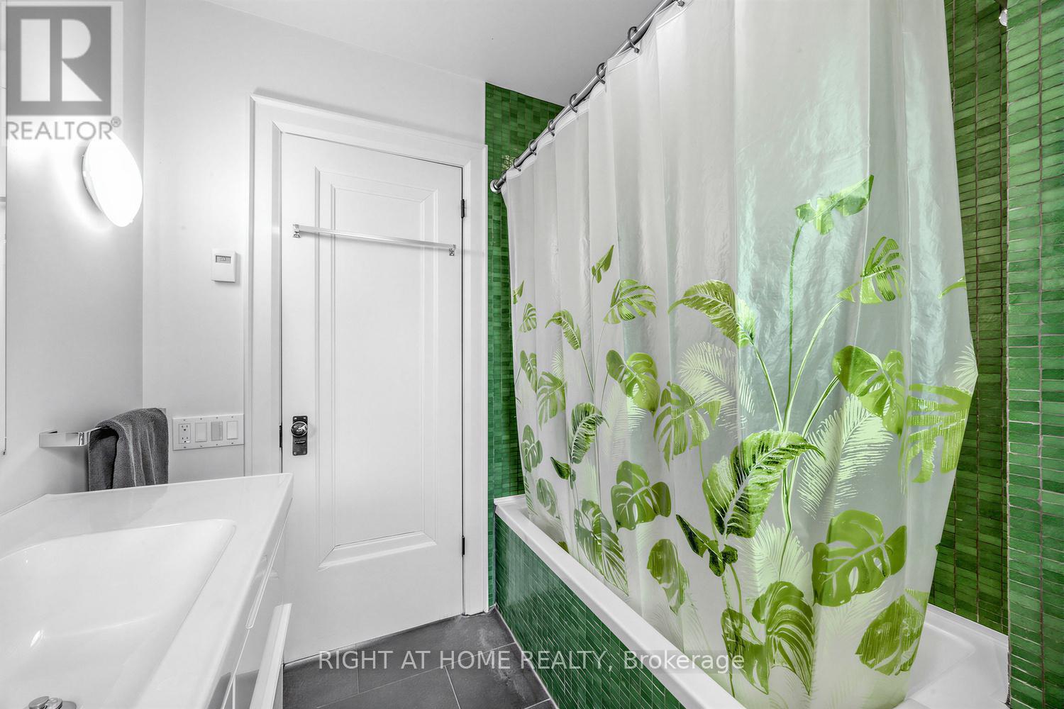 26 Maryland Boulevard, Toronto, Ontario  M4C 5C9 - Photo 25 - E13046576