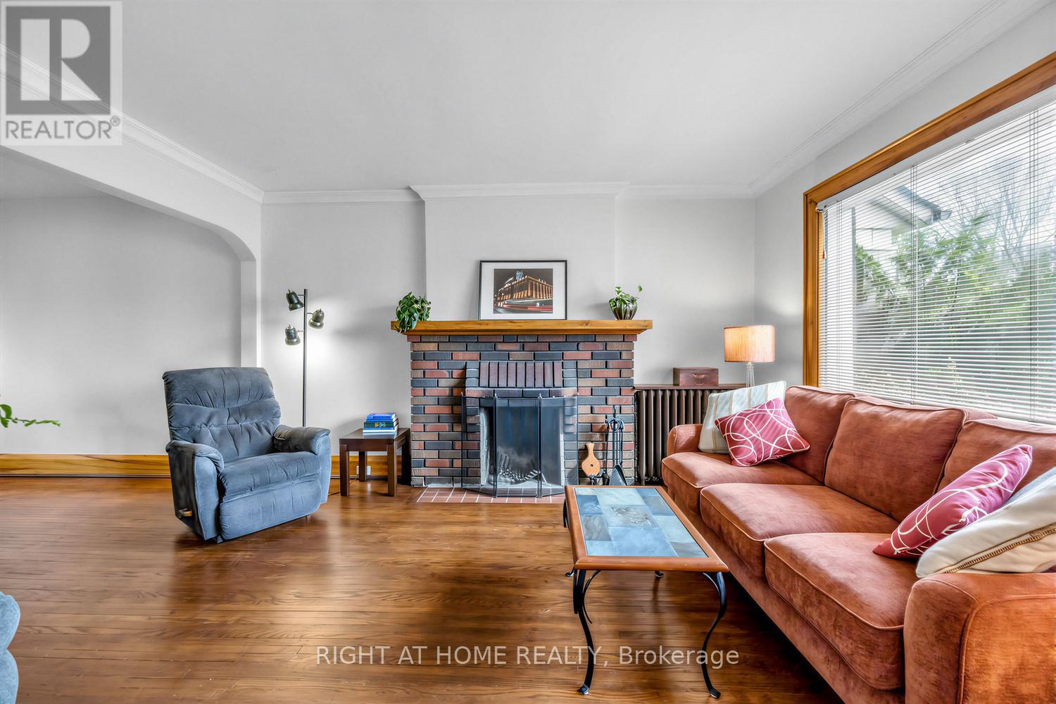 26 Maryland Boulevard, Toronto, Ontario  M4C 5C9 - Photo 4 - E13046576