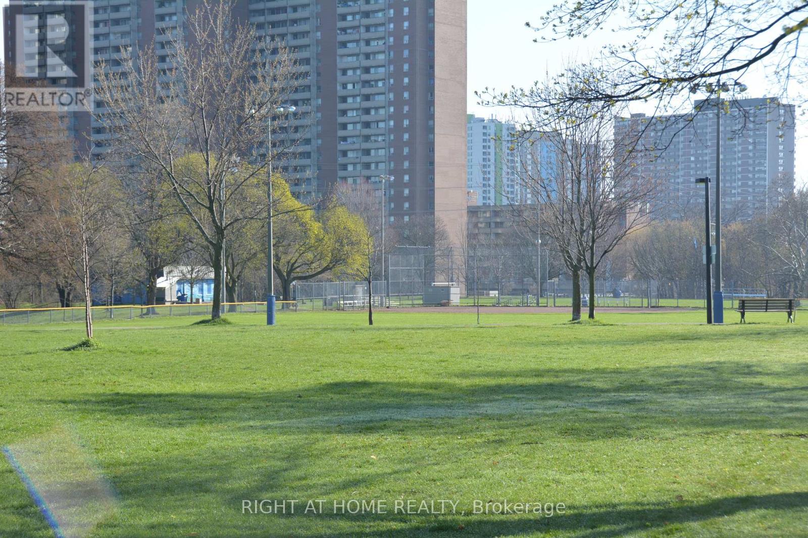 26 Maryland Boulevard, Toronto, Ontario  M4C 5C9 - Photo 46 - E13046576