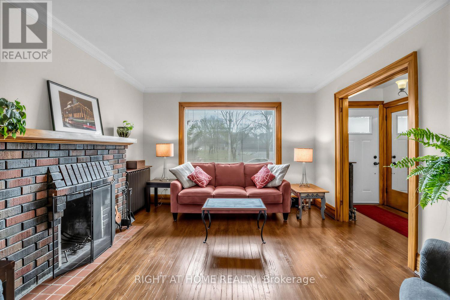 26 Maryland Boulevard, Toronto, Ontario  M4C 5C9 - Photo 5 - E13046576