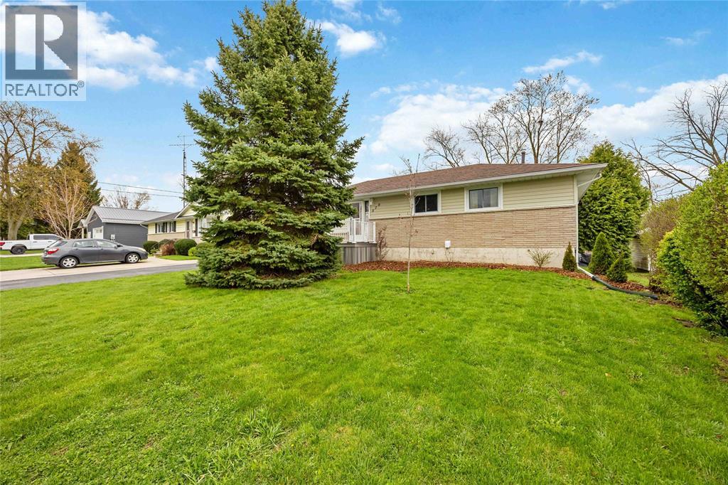 570 Niagara Street, Plympton-Wyoming, Ontario  N0N 1T0 - Photo 3 - 26009185
