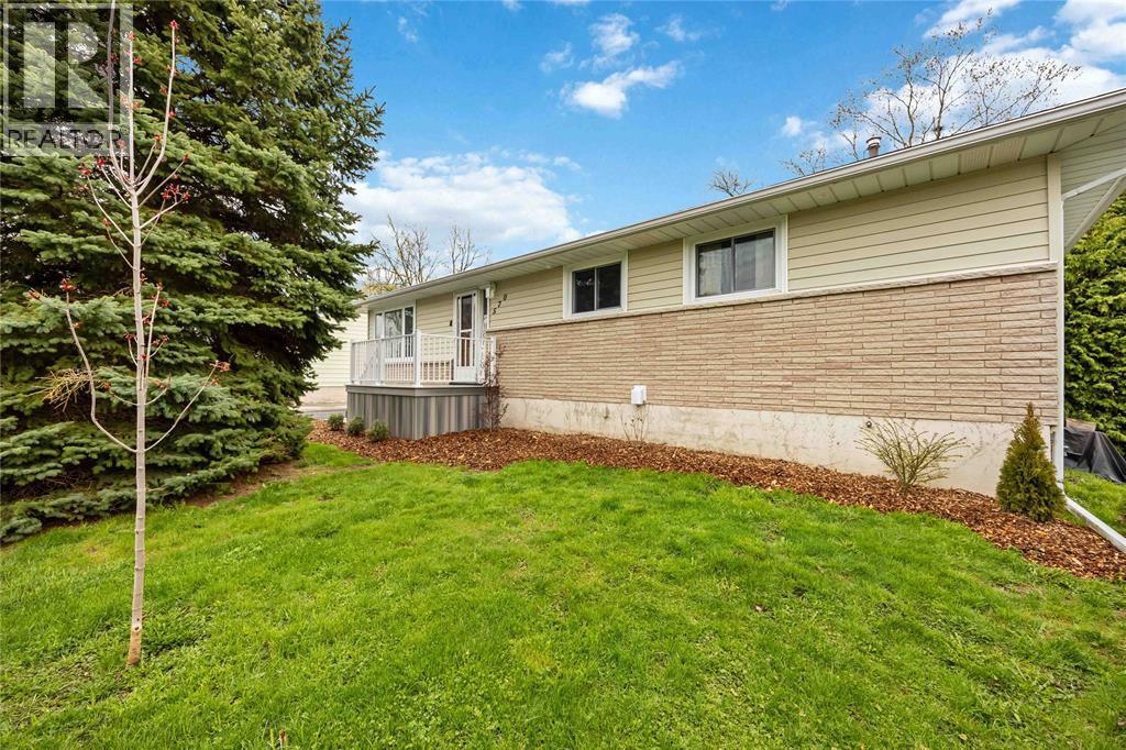 570 Niagara Street, Plympton-Wyoming, Ontario  N0N 1T0 - Photo 4 - 26009185