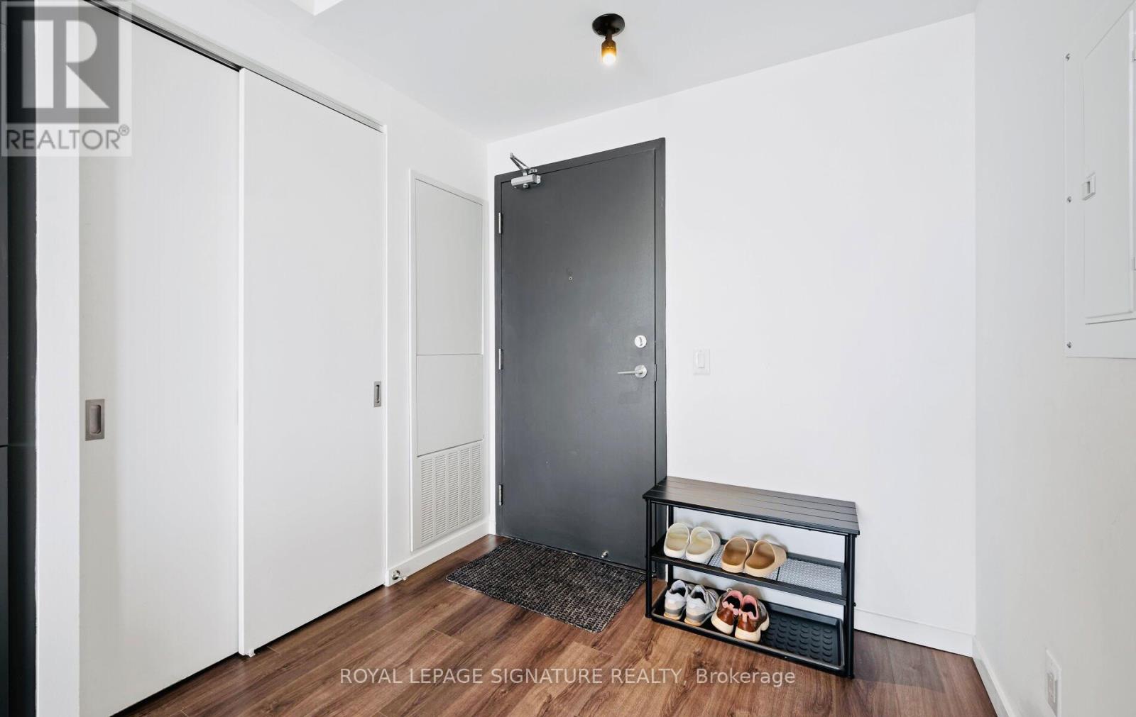 411 - 7 Smith Crescent, Toronto, Ontario  M8Z 0G3 - Photo 5 - W13046582