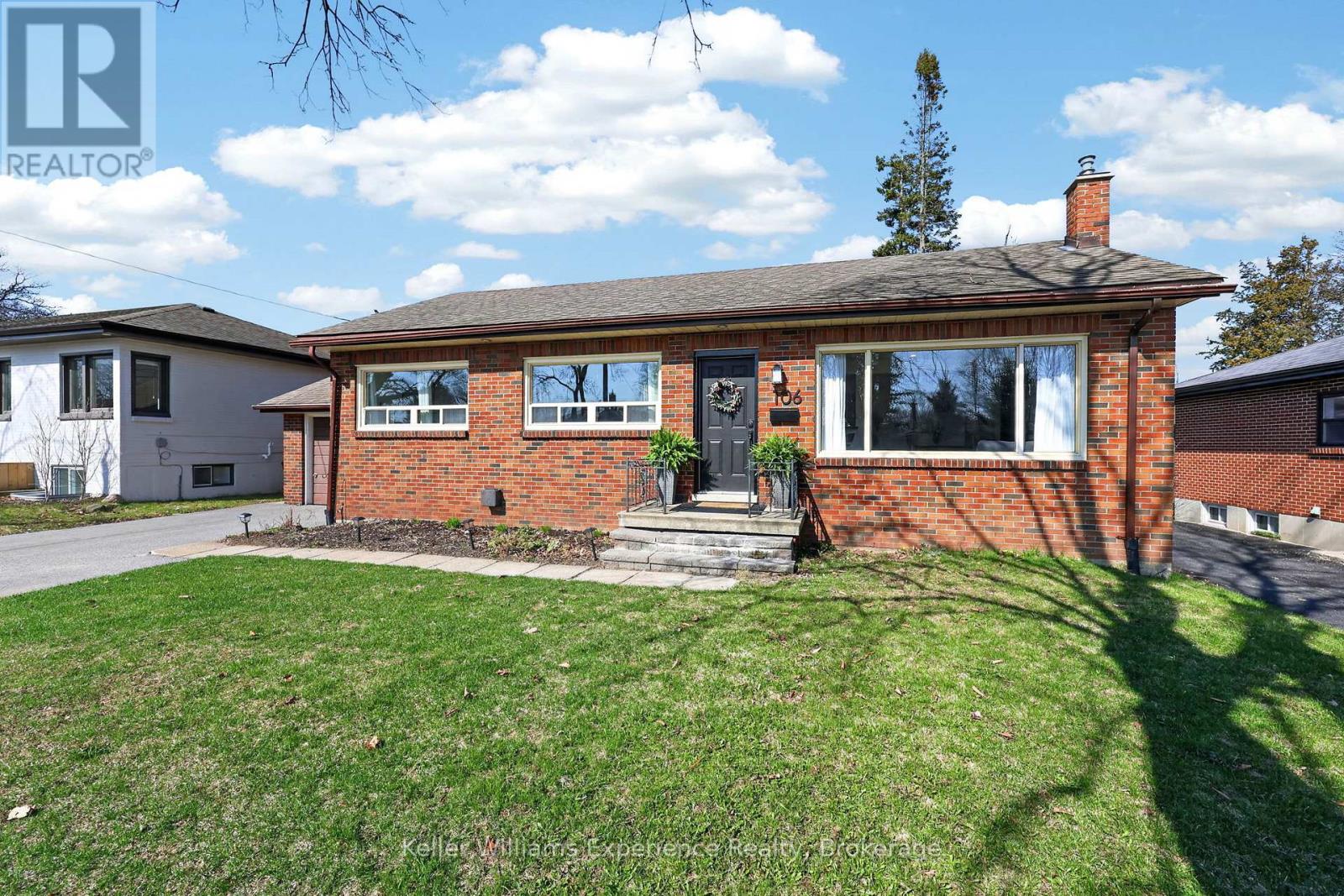 106 NELSON STREET, Barrie, Ontario