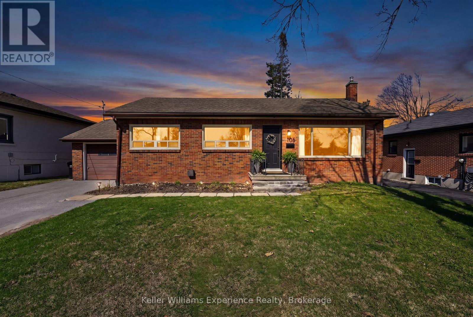 106 Nelson Street, Barrie, Ontario  L4M 4K7 - Photo 2 - S12976056