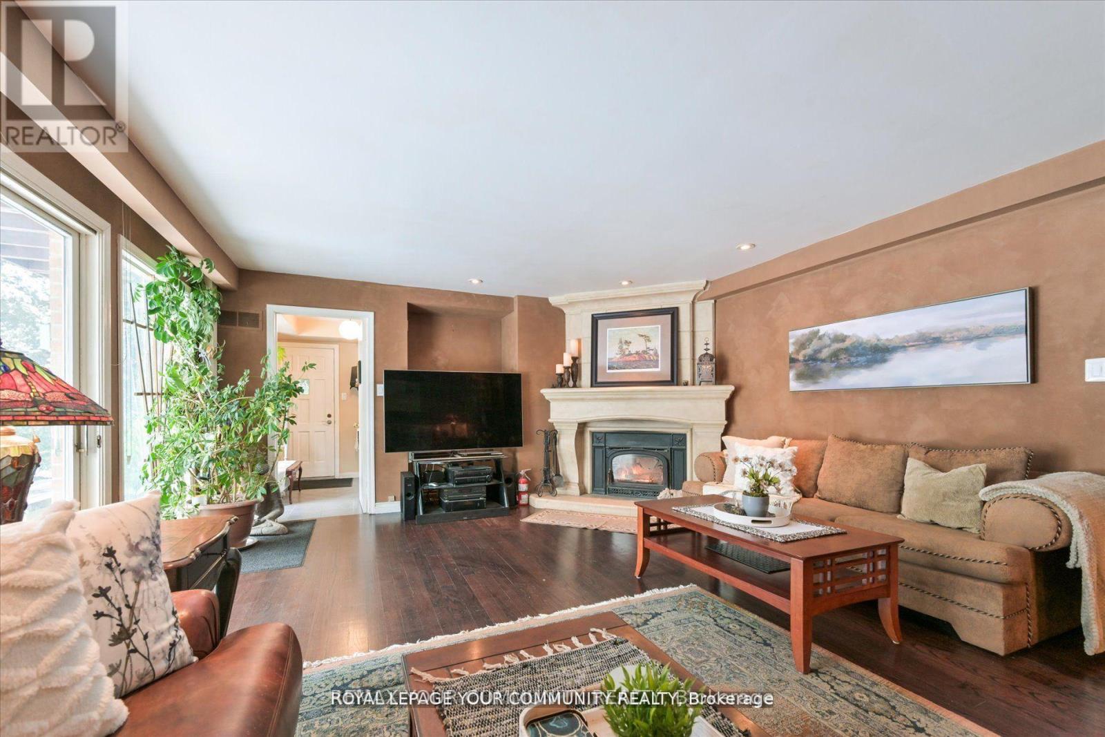 247 Harris Avenue, Richmond Hill, Ontario  L4E 3M3 - Photo 10 - N12764170