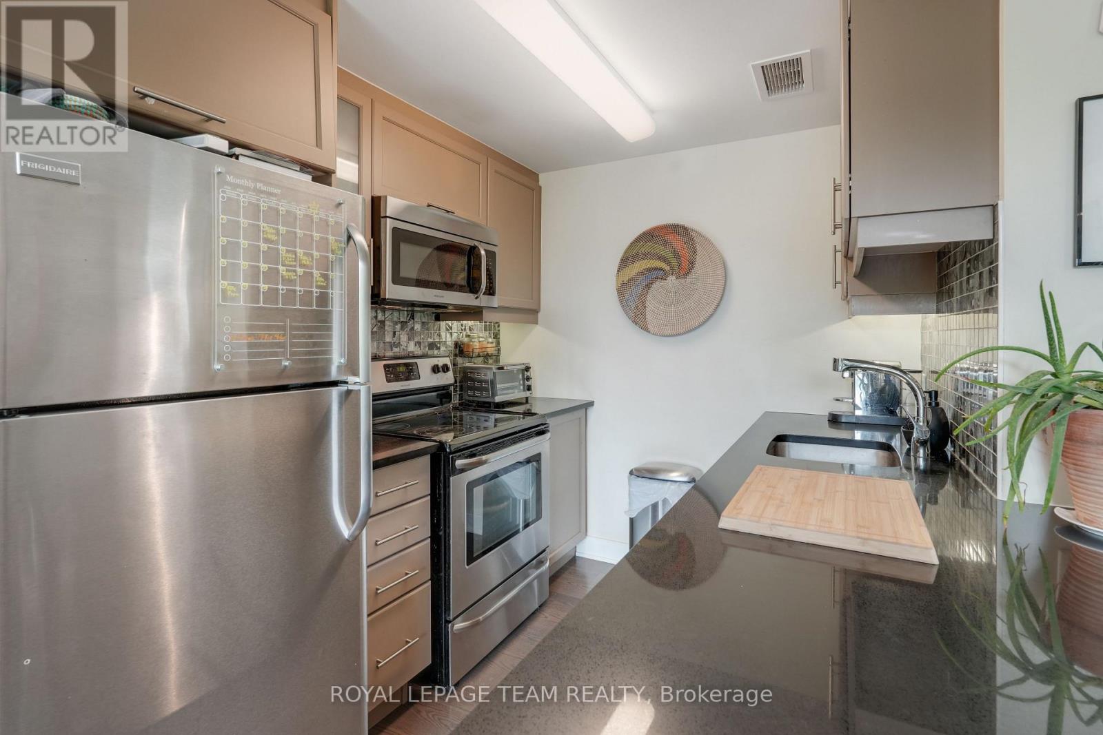 324 - 300c Lett Street, Ottawa, Ontario  K1R 0A8 - Photo 17 - X12723652