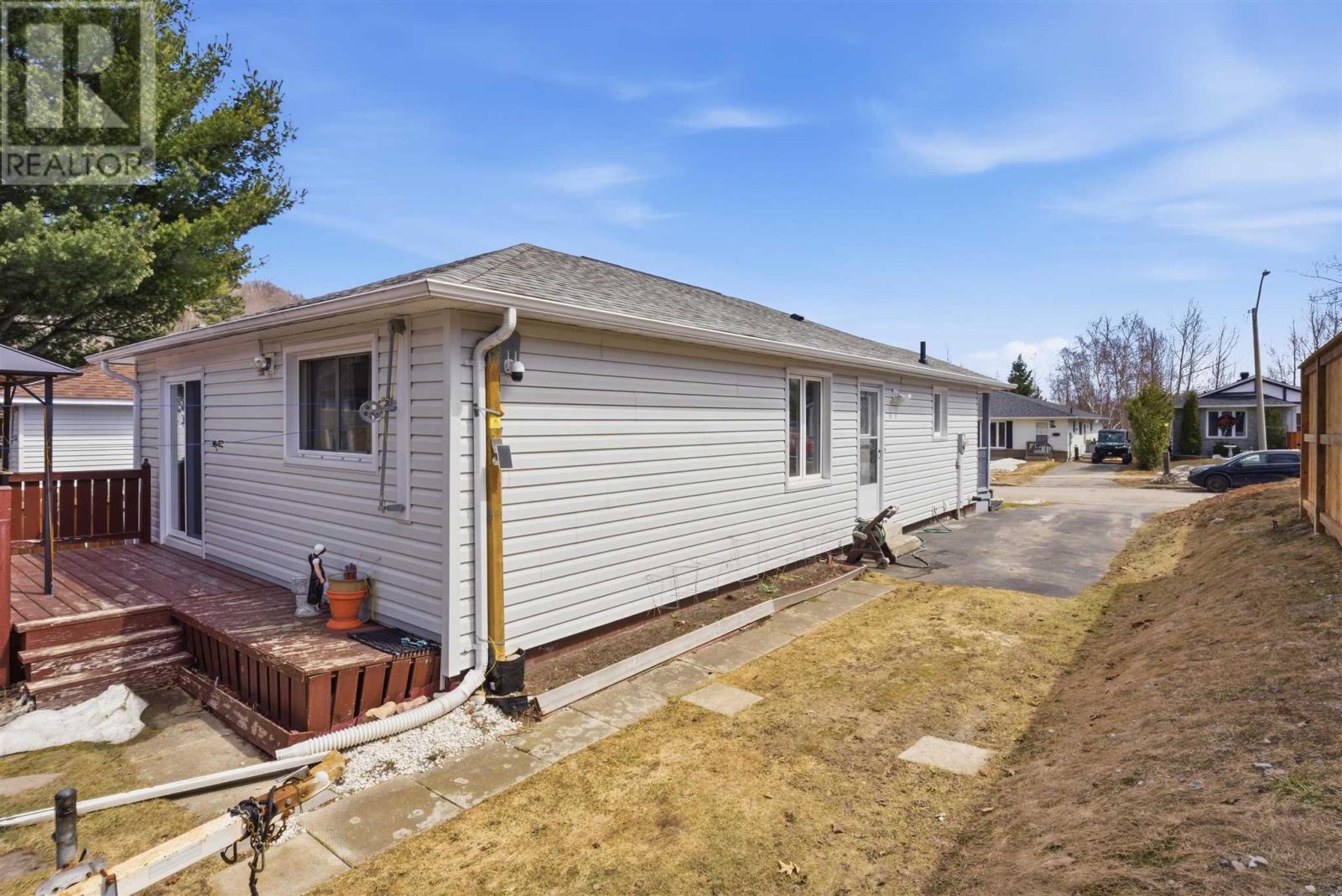 63 Lachance Pl, Elliot Lake, Ontario  P5A 3B9 - Photo 30 - SM260778