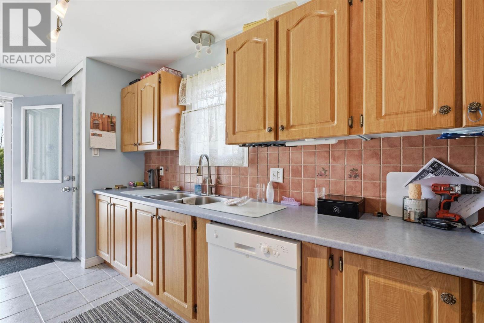 63 Lachance Pl, Elliot Lake, Ontario  P5A 3B9 - Photo 3 - SM260778