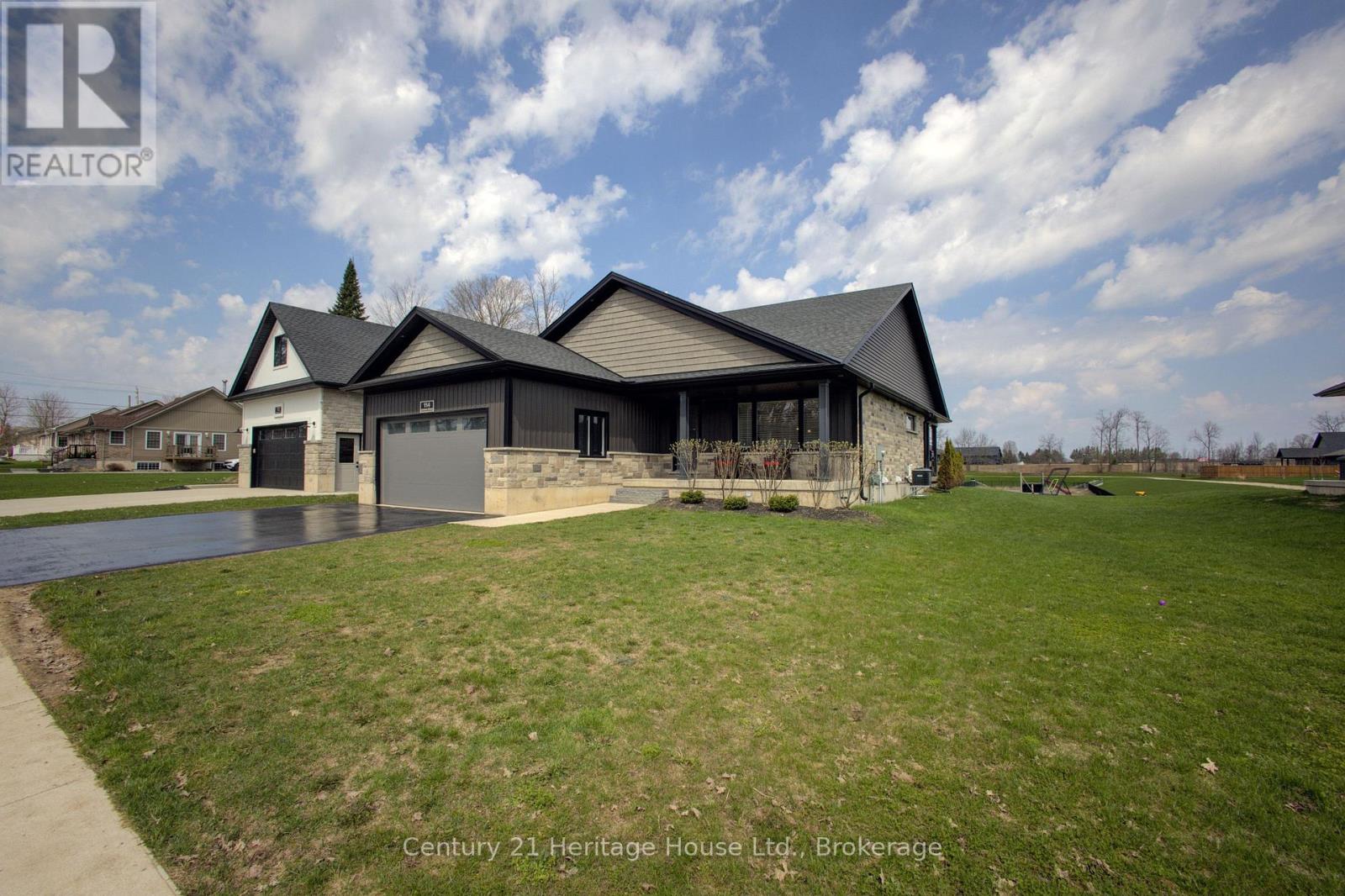 114 Jackson Street, West Grey, Ontario  N0G 1R0 - Photo 2 - X13046694