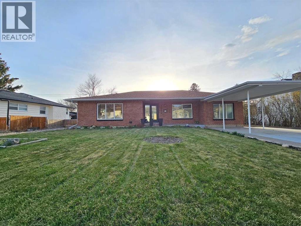 1010 13 Street S, Lethbridge, Alberta  T1K 1S5 - Photo 1 - A2304097