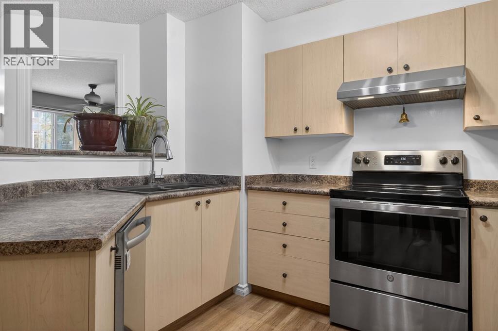 8117, 304 Mackenzie Way Sw, Airdrie, Alberta  T4B 2W4 - Photo 5 - A2291901