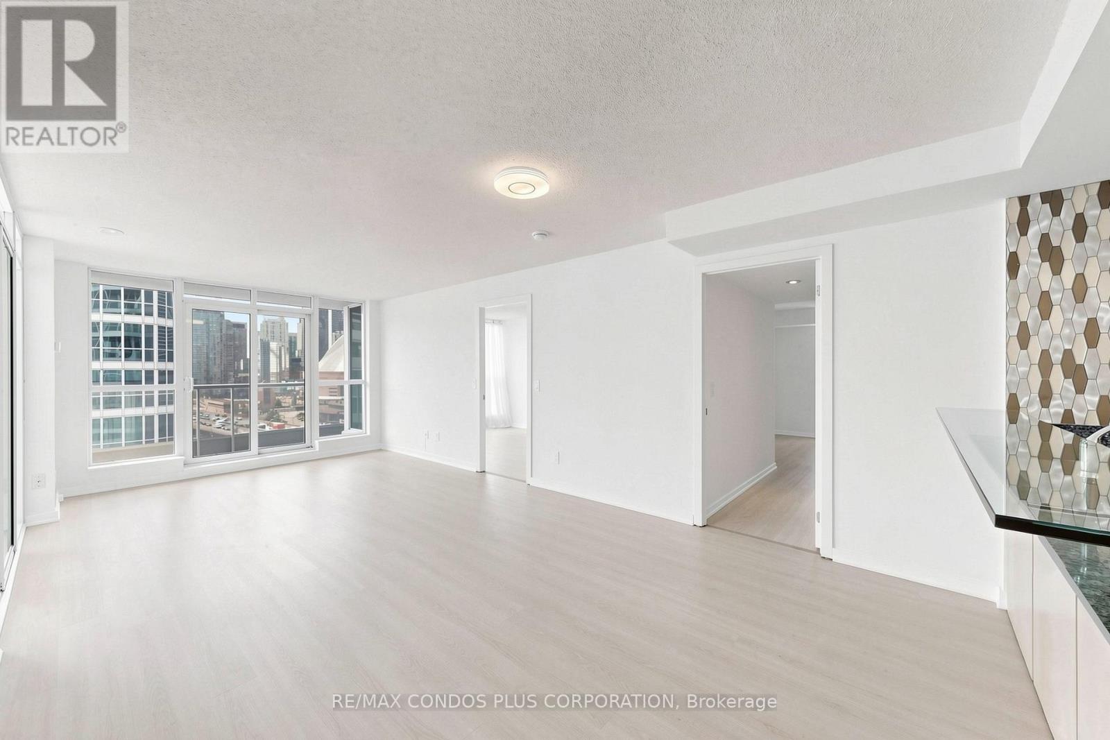 1412 - 208 Queens Quay W, Toronto, Ontario  M5J 2Y5 - Photo 4 - C13046622