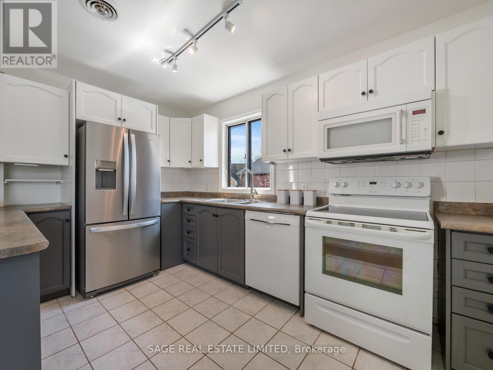 81 Mcintosh Street, Toronto, Ontario  M1N 3Y6 - Photo 5 - E13046680