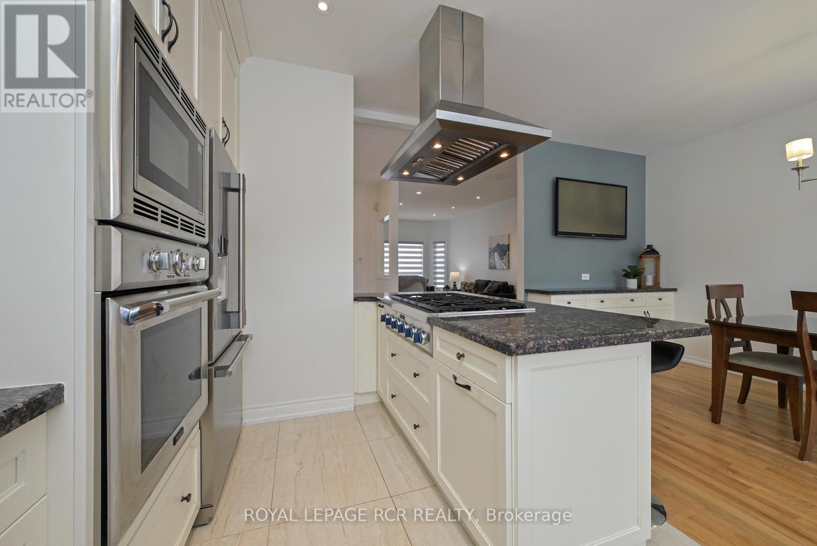 29 Depeuter Crescent, Bradford West Gwillimbury, Ontario  L3Z 3A3 - Photo 8 - N12828416