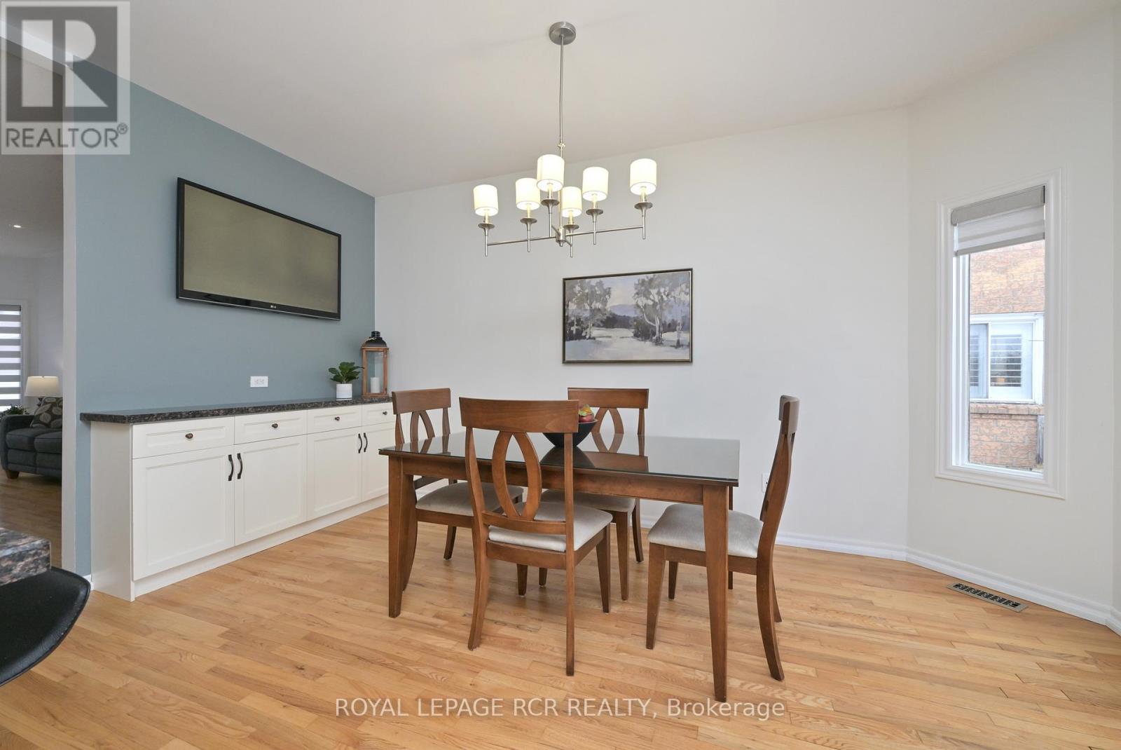 29 Depeuter Crescent, Bradford West Gwillimbury, Ontario  L3Z 3A3 - Photo 9 - N12828416