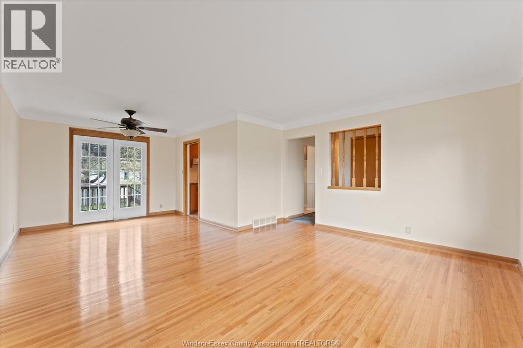4045 Dougall, Windsor, Ontario  N9G 1X4 - Photo 10 - 26009221
