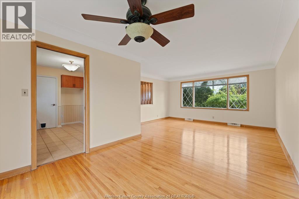 4045 Dougall, Windsor, Ontario  N9G 1X4 - Photo 12 - 26009221