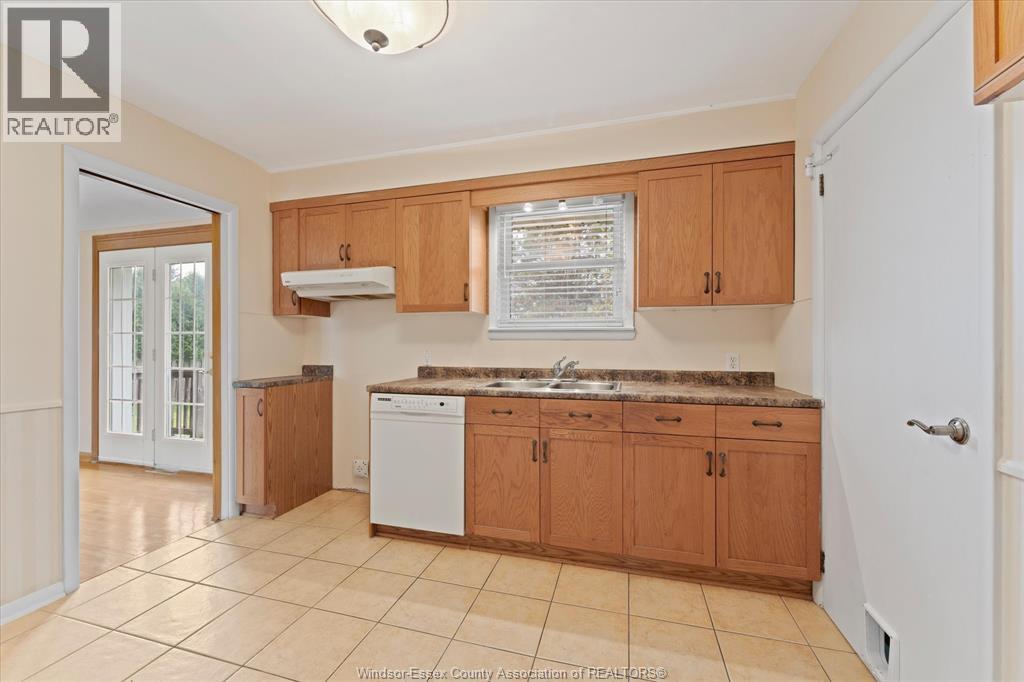 4045 Dougall, Windsor, Ontario  N9G 1X4 - Photo 15 - 26009221