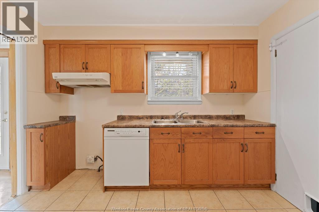 4045 Dougall, Windsor, Ontario  N9G 1X4 - Photo 16 - 26009221