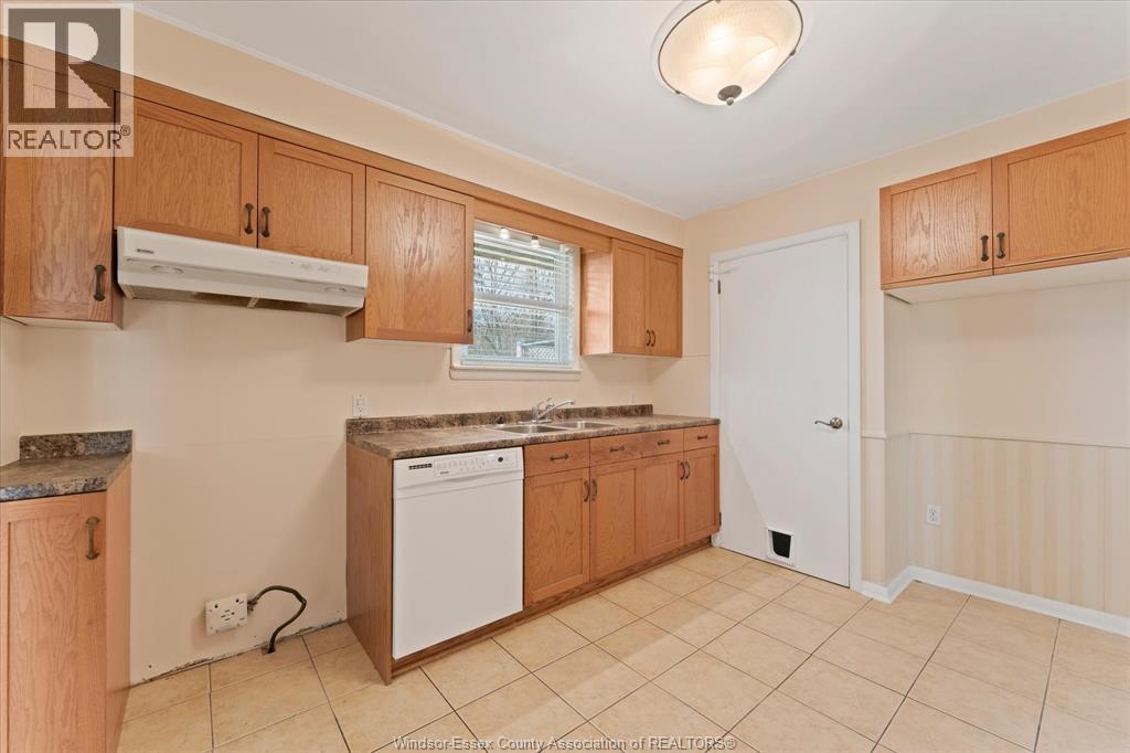 4045 Dougall, Windsor, Ontario  N9G 1X4 - Photo 17 - 26009221