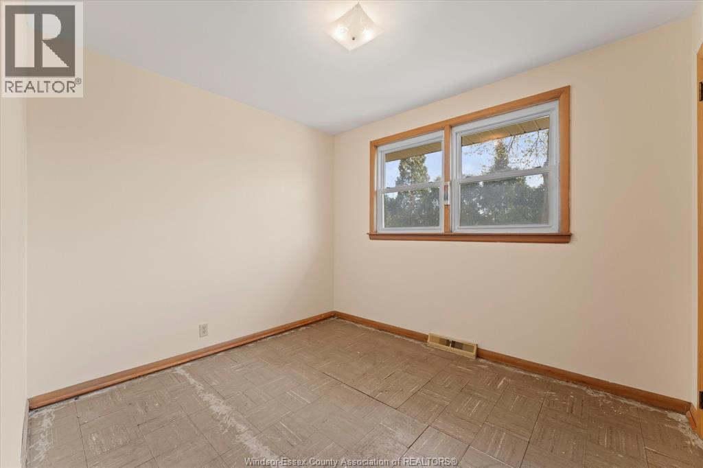 4045 Dougall, Windsor, Ontario  N9G 1X4 - Photo 19 - 26009221