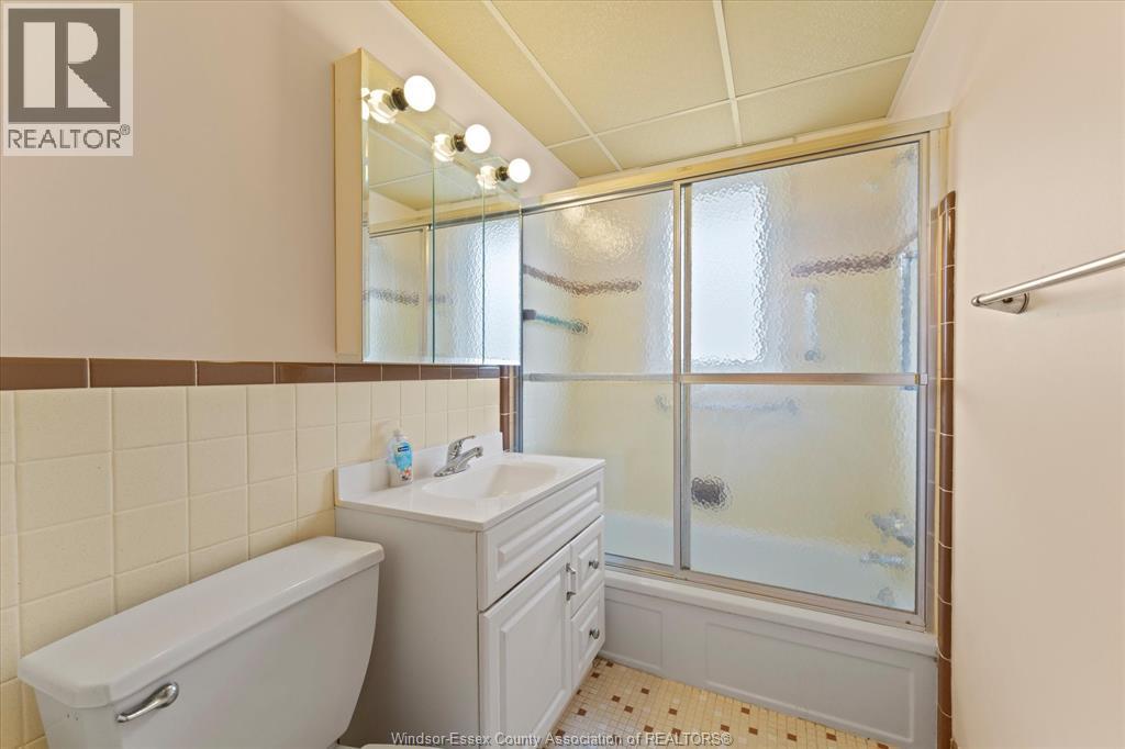 4045 Dougall, Windsor, Ontario  N9G 1X4 - Photo 23 - 26009221